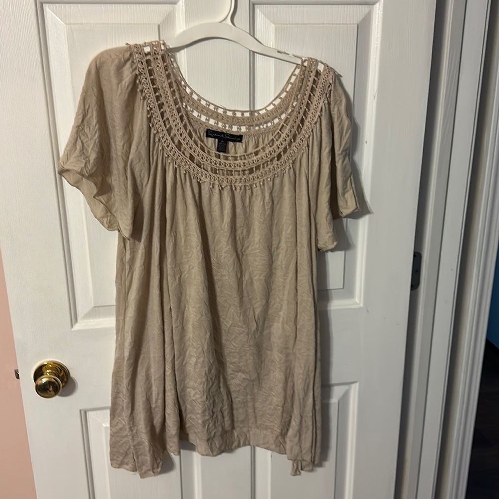 Tan boutique top. 1X